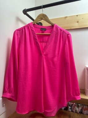 Vince Camuto Women's Bright Pink V-Neck Blouse size L